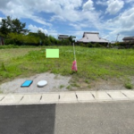 西側前面道路より物件(外観)