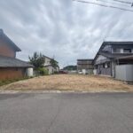 北側前面道路より物件