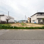 南側道路から物件